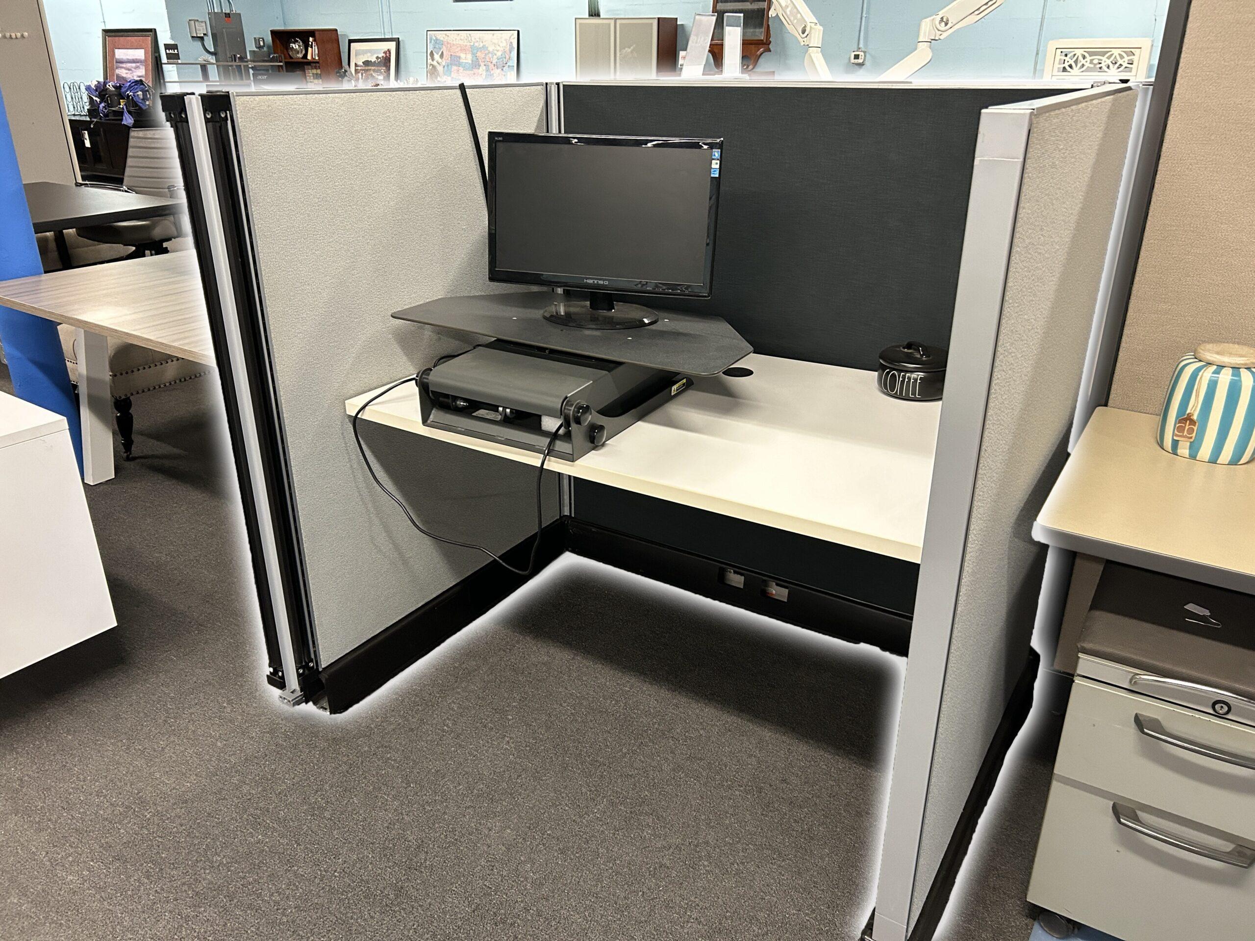 Single Cubicle-Style Desk-image